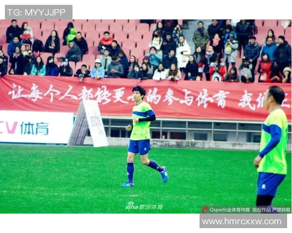 足球明星的绝美瞬间展现他们的风采与激情尽在这组精彩图片中